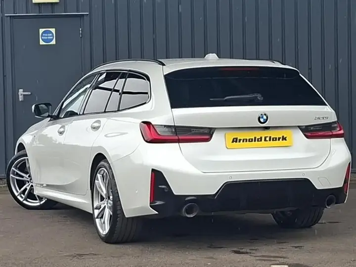 BMW 3 Series 2024 photo 2