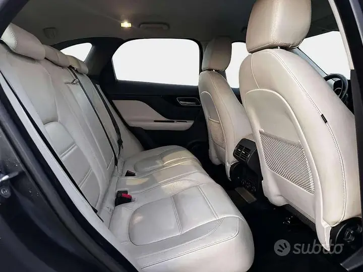 Jaguar F-Pace 2018 photo 5