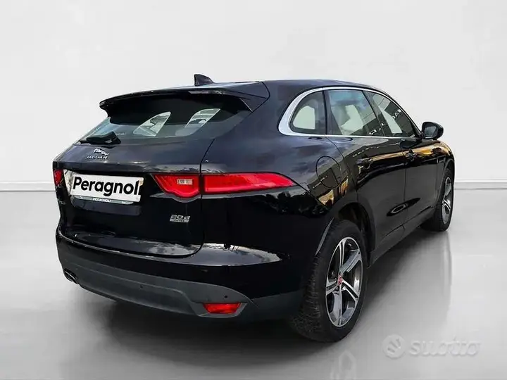 Jaguar F-Pace 2018 photo 2