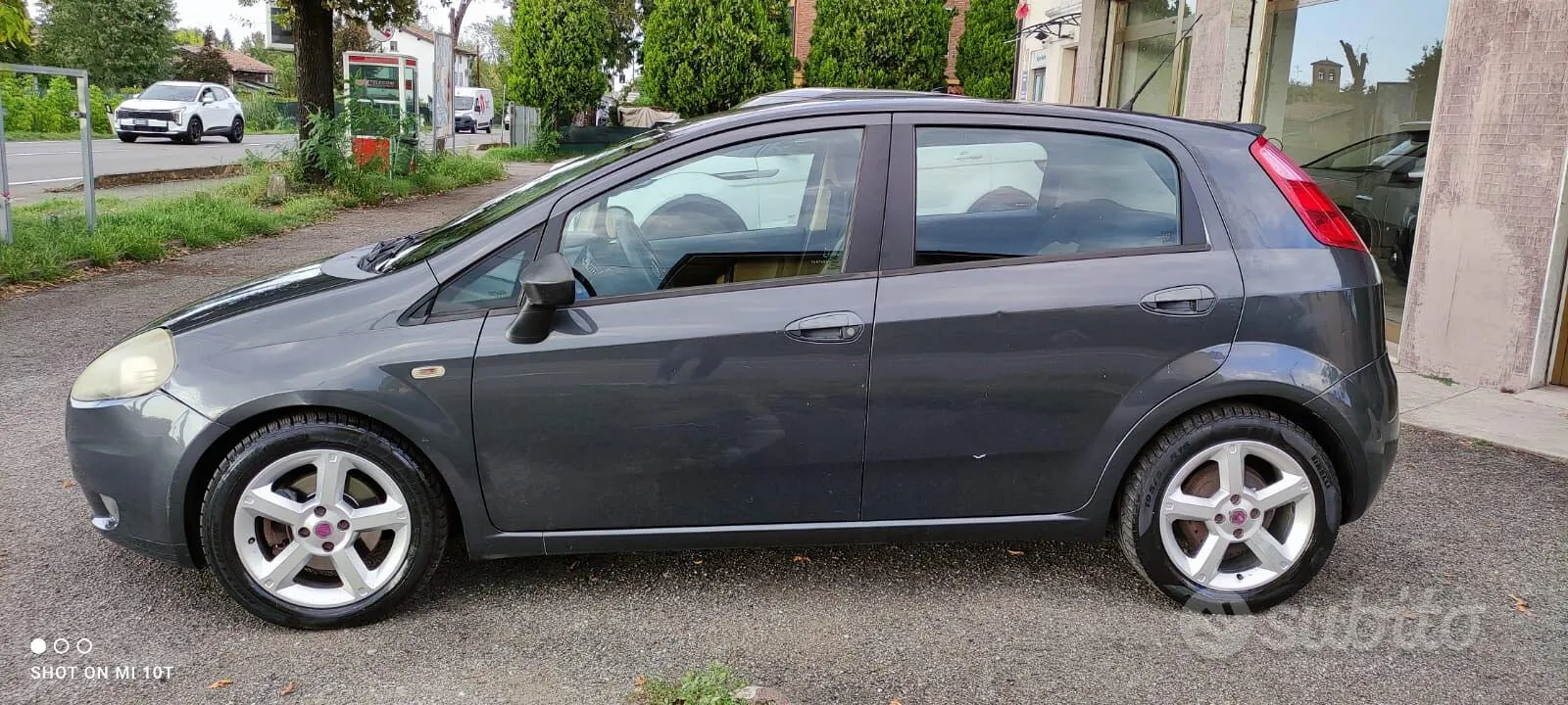 Fiat Grande Punto 2009 photo 2