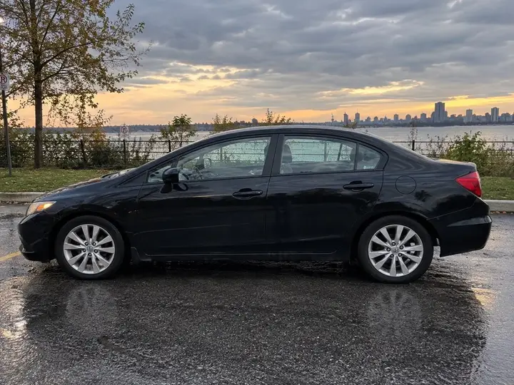 Honda Civic 2012 photo 2