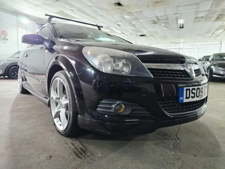 Vauxhall Astra 2009 photo 2