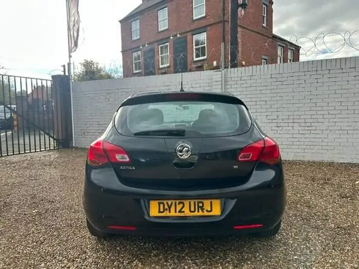 Vauxhall Astra 2012 photo 5