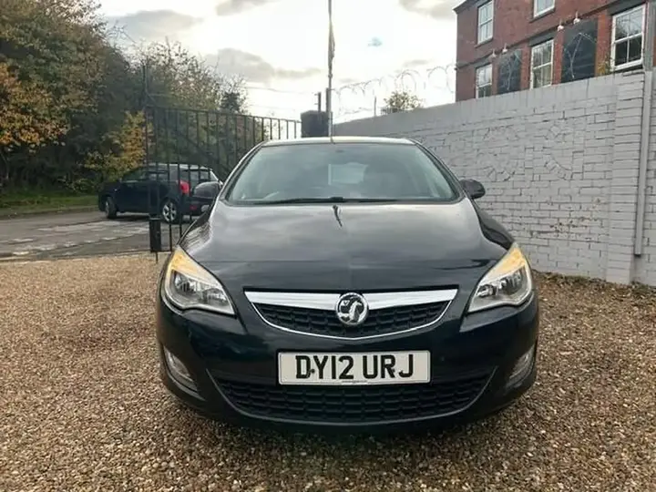 Vauxhall Astra 2012 photo 3