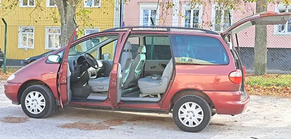 Ford Galaxy 2000 photo 3