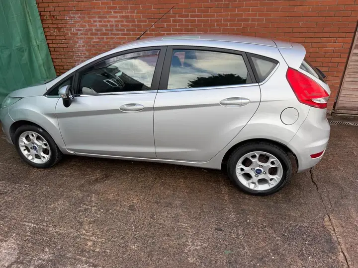 Ford Fiesta 2011 photo 3