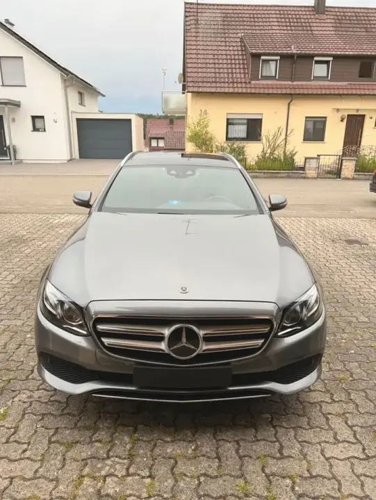 Mercedes-Benz E 220 D