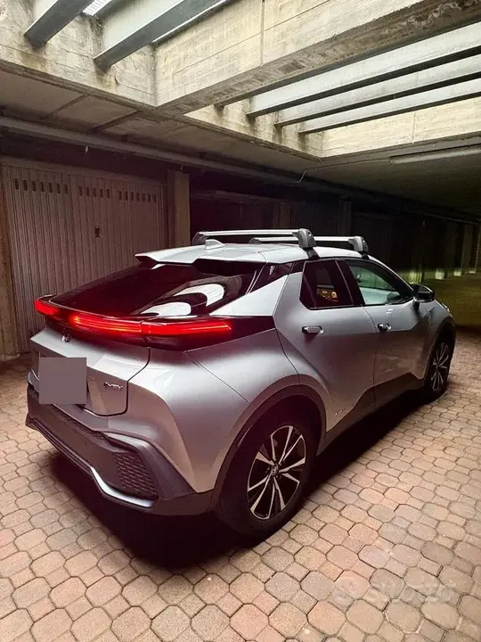 Toyota C-Hr 2025 photo 2
