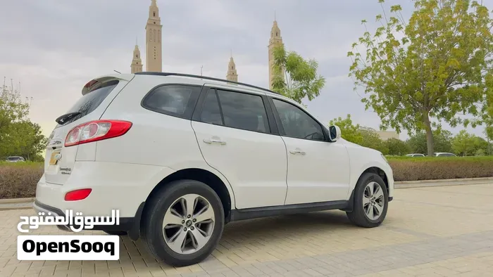 Hyundai Santa Fe 2012 photo 2