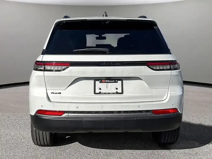 Jeep Grand Cherokee 2026 photo 5