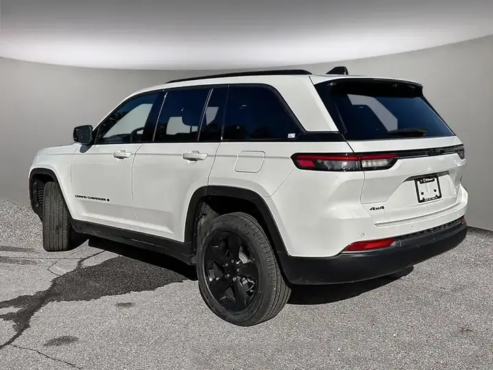 Jeep Grand Cherokee 2026 photo 4