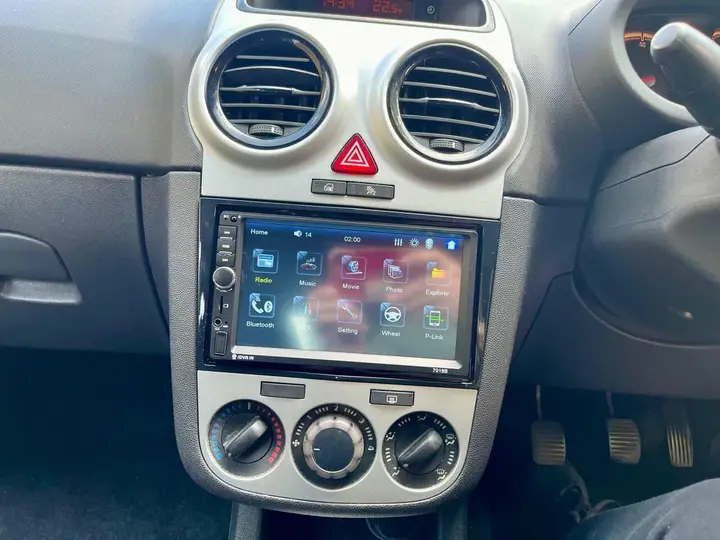 Vauxhall Corsa 2013 photo 3