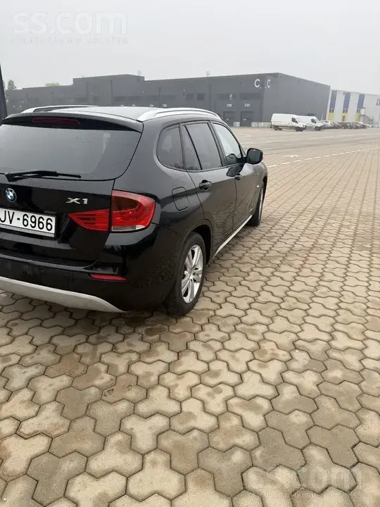 BMW X1 2012 photo 2
