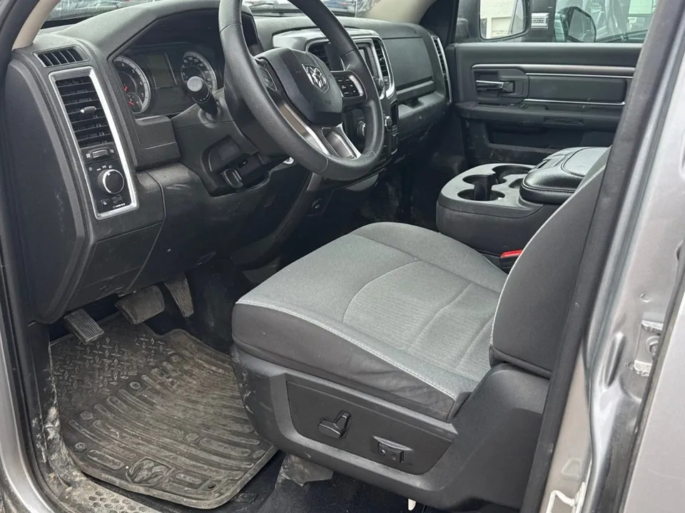Ram 1500 Classic 2023 photo 2