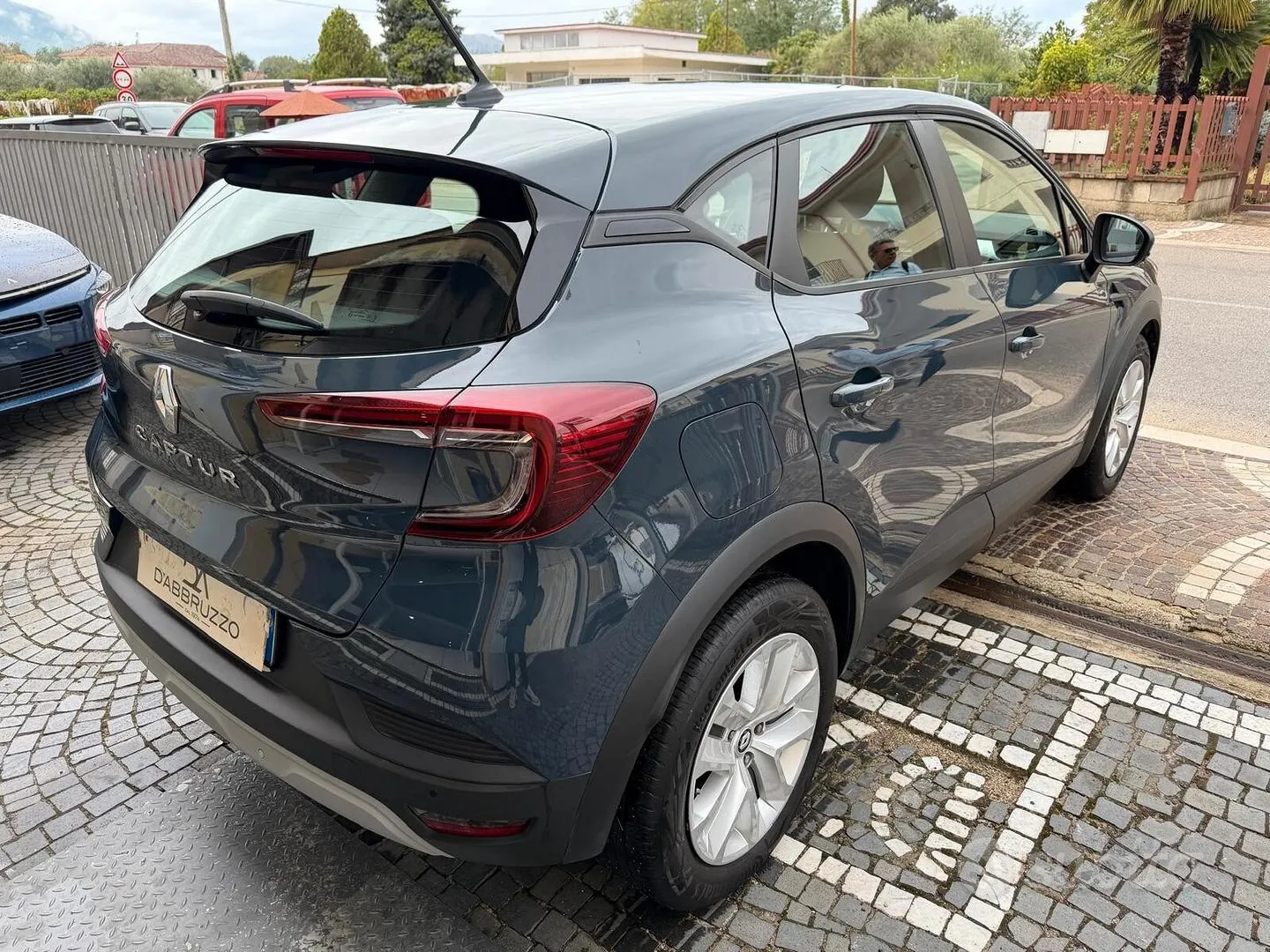 Renault Captur 2023 photo 2