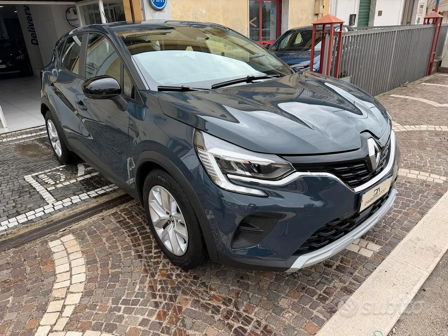 Renault Captur 2023 photo 3
