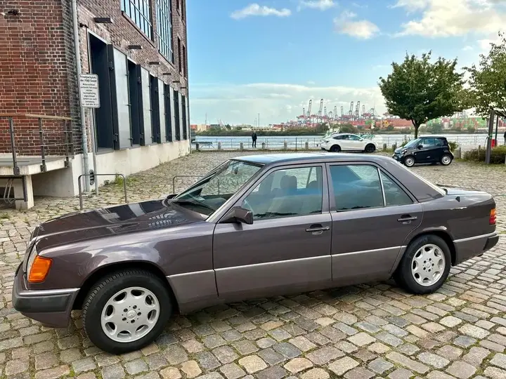 Mercedes-Benz 300E W124