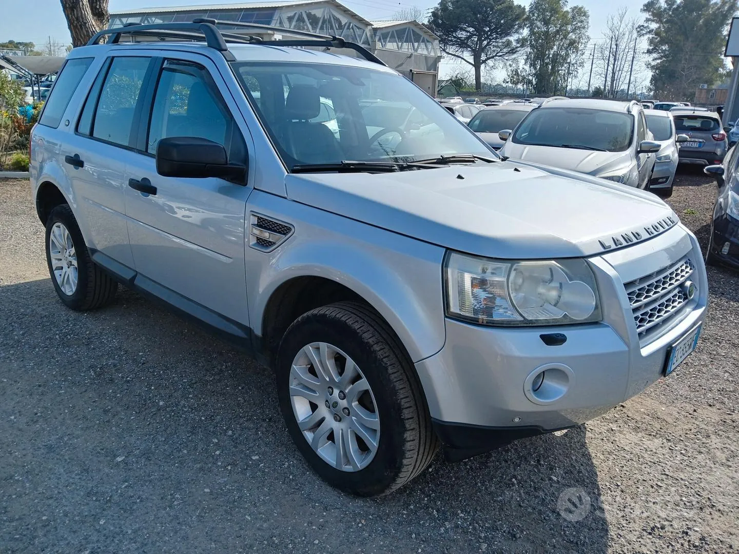 Land Rover Freelander 2010 photo 4