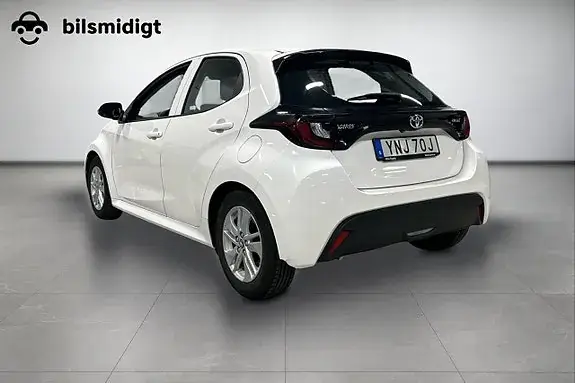 Toyota Yaris 2023 photo 2