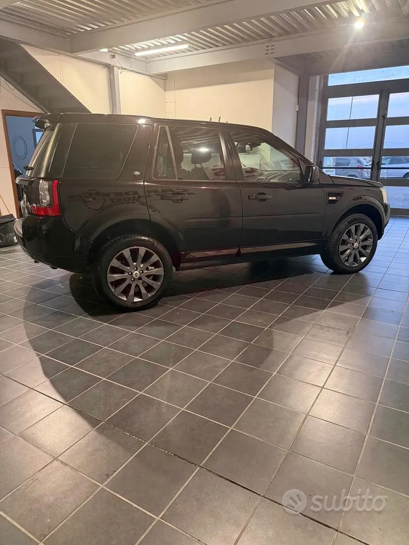 Land Rover Freelander 2012 photo 4