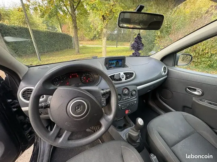 Renault Clio 2009 photo 3