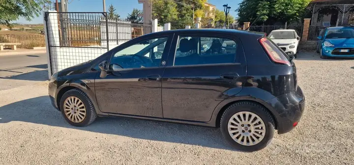 Fiat Punto Evo 2011 photo 2