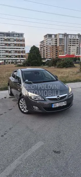 Opel Astra 2011 photo 2