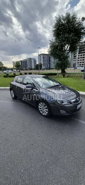Opel Astra 2011 photo 4