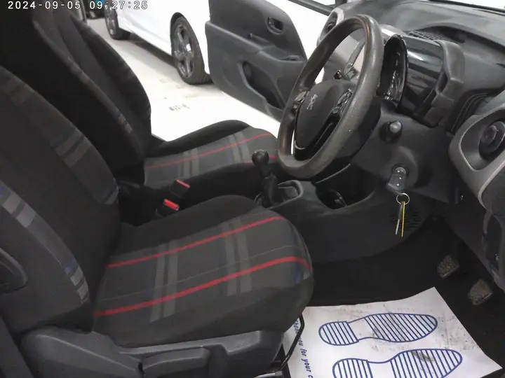 Peugeot 108 2015 photo 3