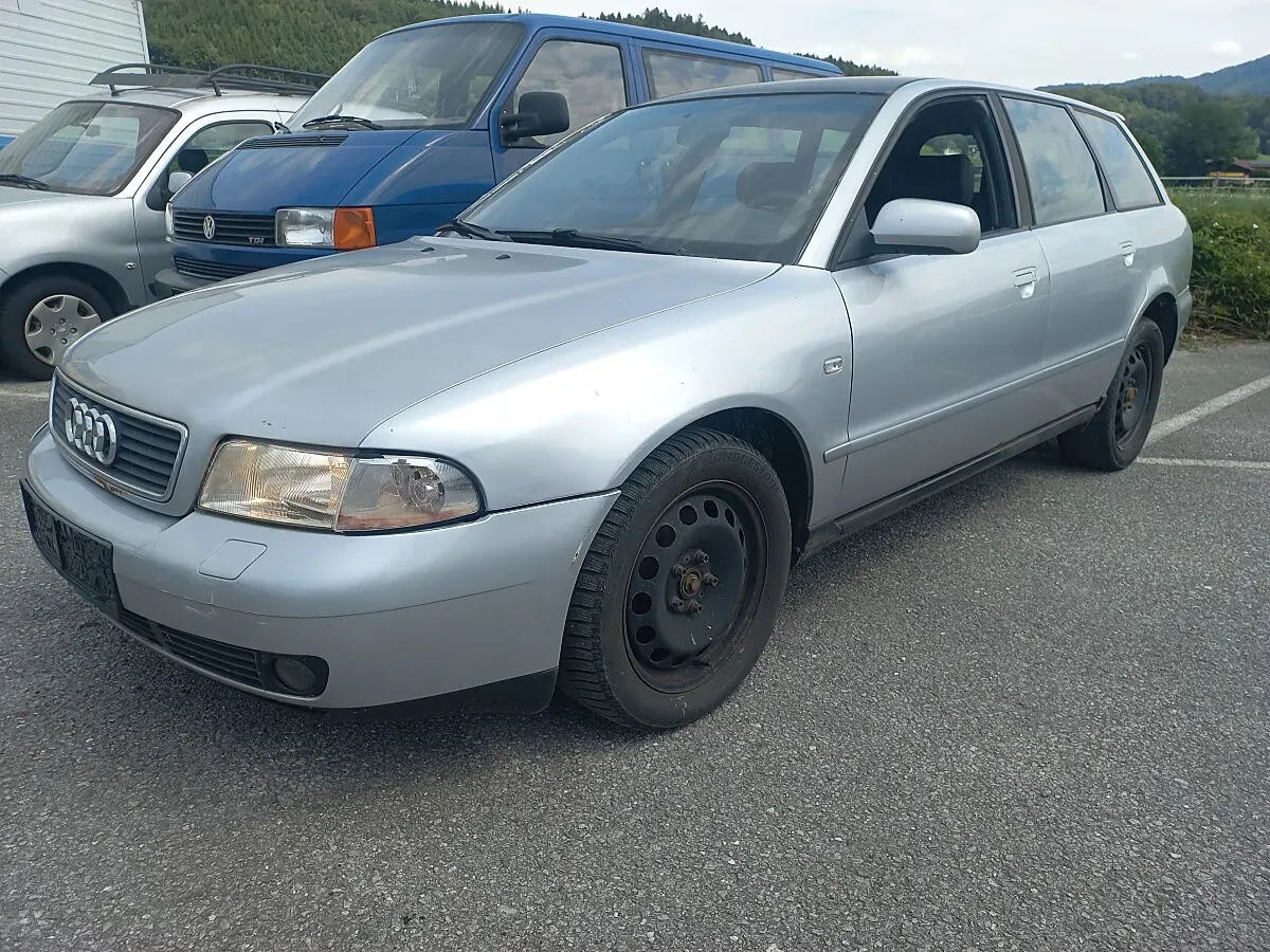 Audi A4 Avant 1998 photo 2