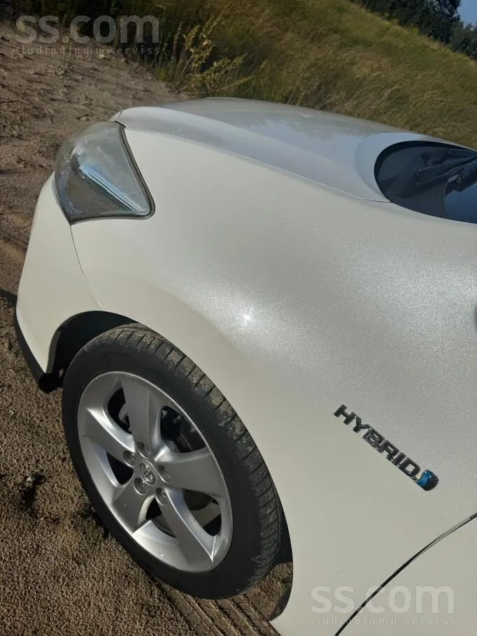 Toyota Auris 2010 photo 3