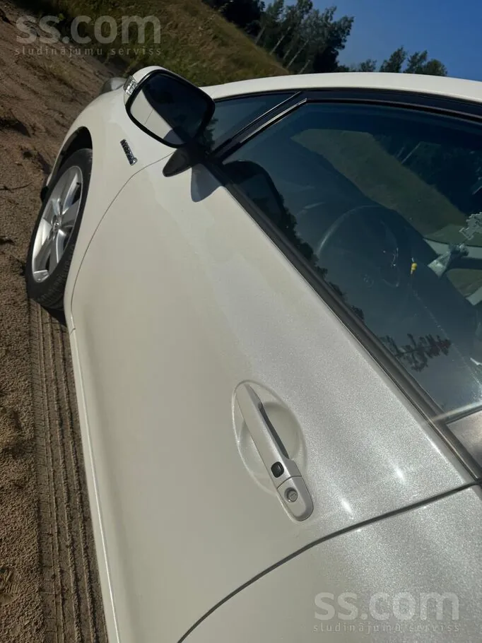 Toyota Auris 2010 photo 4