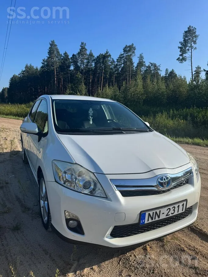 Toyota Auris 2010 photo 2
