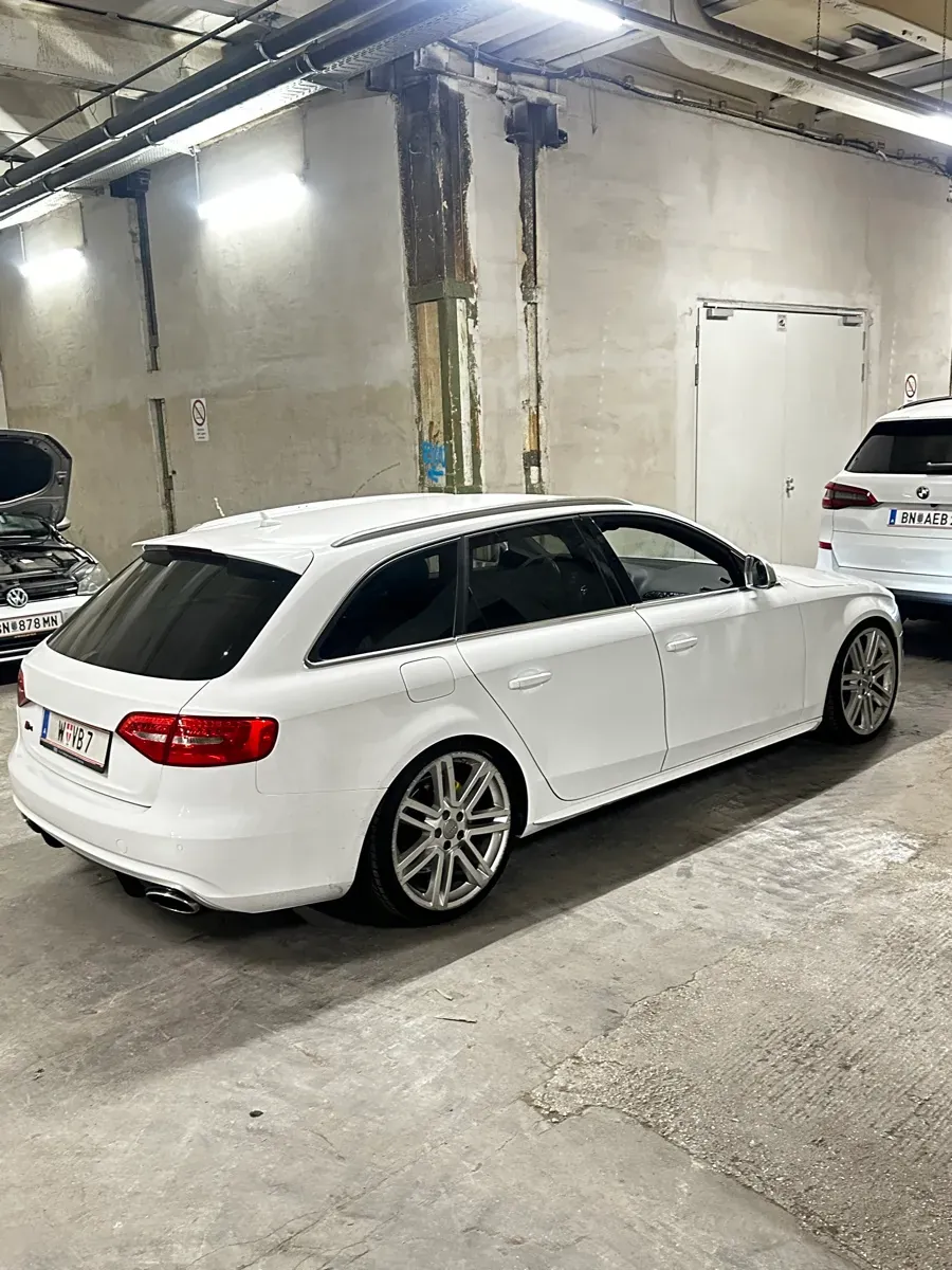 Audi A4 2009 photo 2