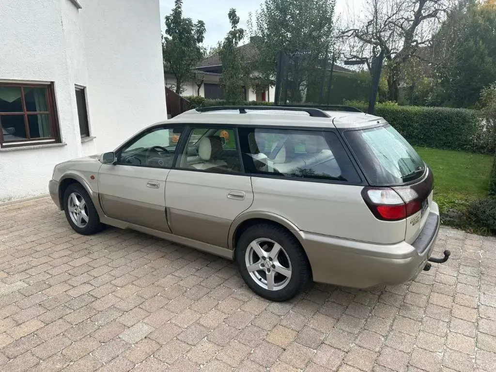 Subaru Outback 2001 photo 2