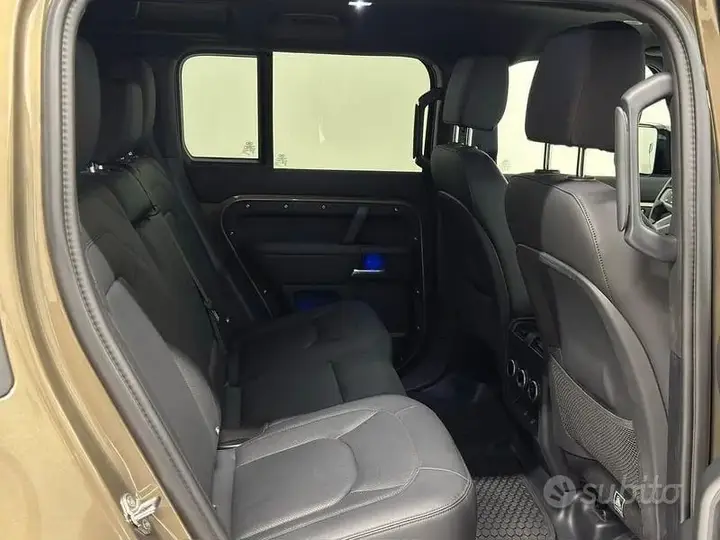 Land Rover Defender 2024 photo 5