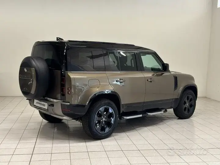 Land Rover Defender 2024 photo 2