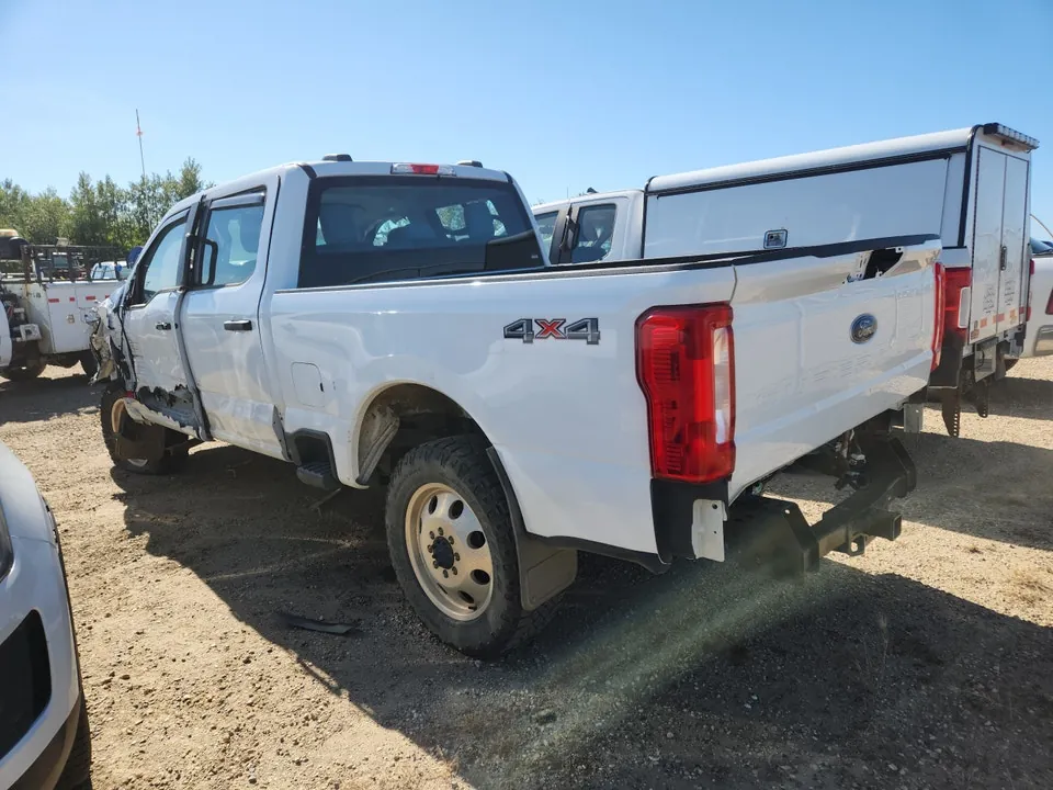 Ford F-250 Super Duty 2023 photo 3