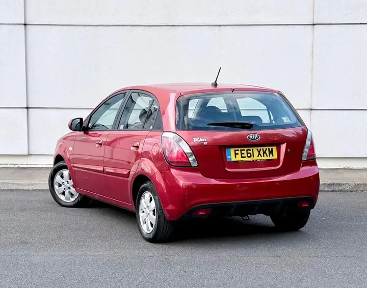 Kia Rio 2011 photo 4