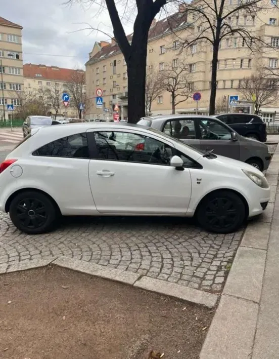 Opel Corsa 2010 photo 3