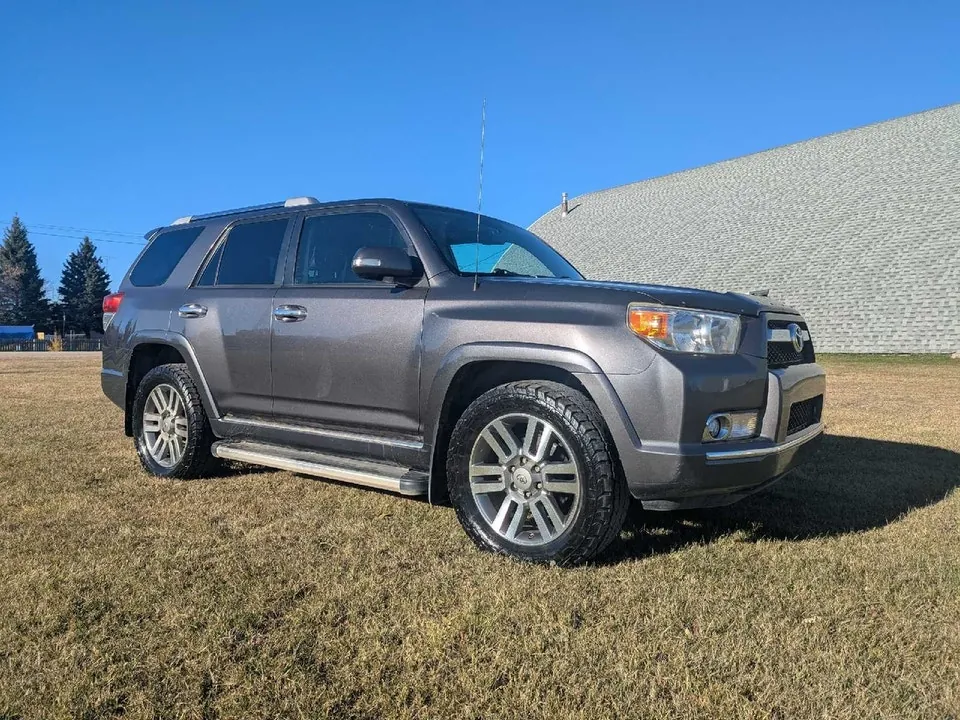 Toyota 4Runner 2013 photo 2