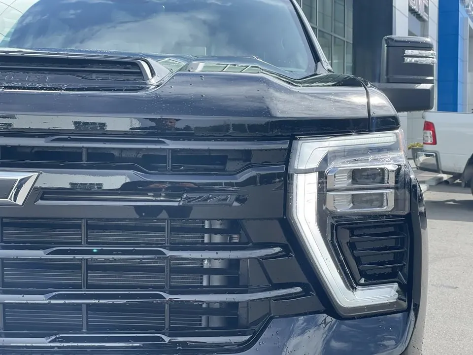 Chevrolet Silverado 3500Hd 2026 photo 3