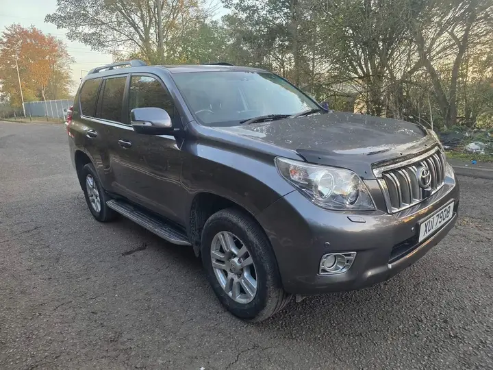 Toyota Land Cruiser 2011 photo 2