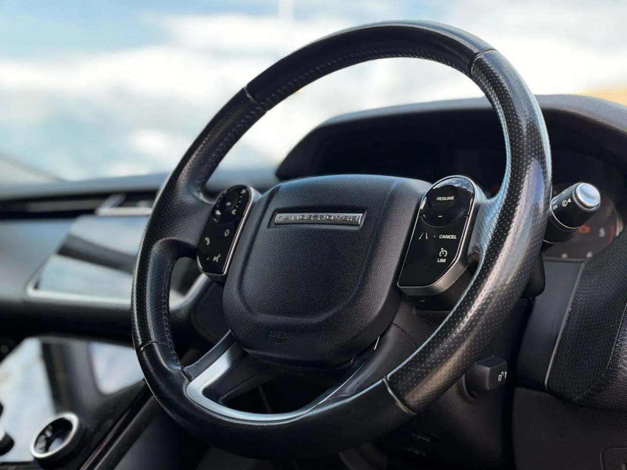 Land Rover Range Rover Velar 2018 photo 2