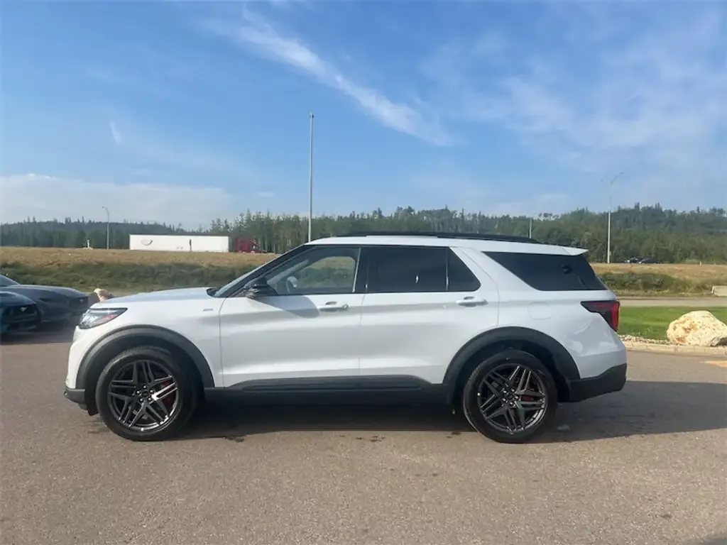 Ford Explorer 2026 photo 2