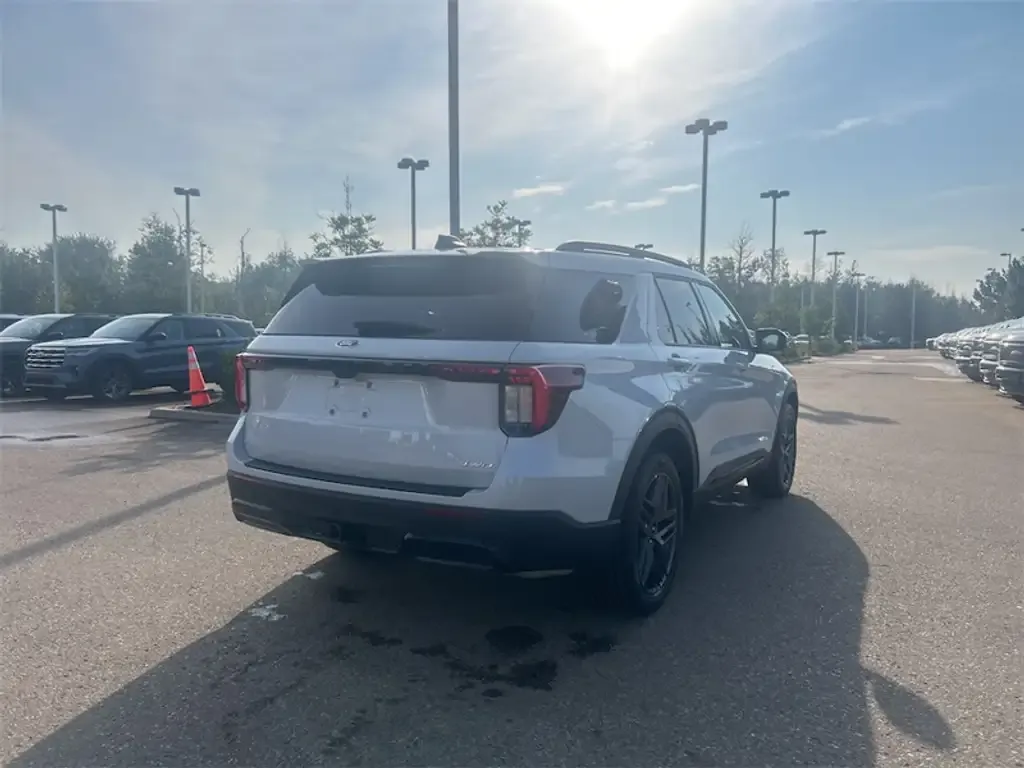 Ford Explorer 2026 photo 5