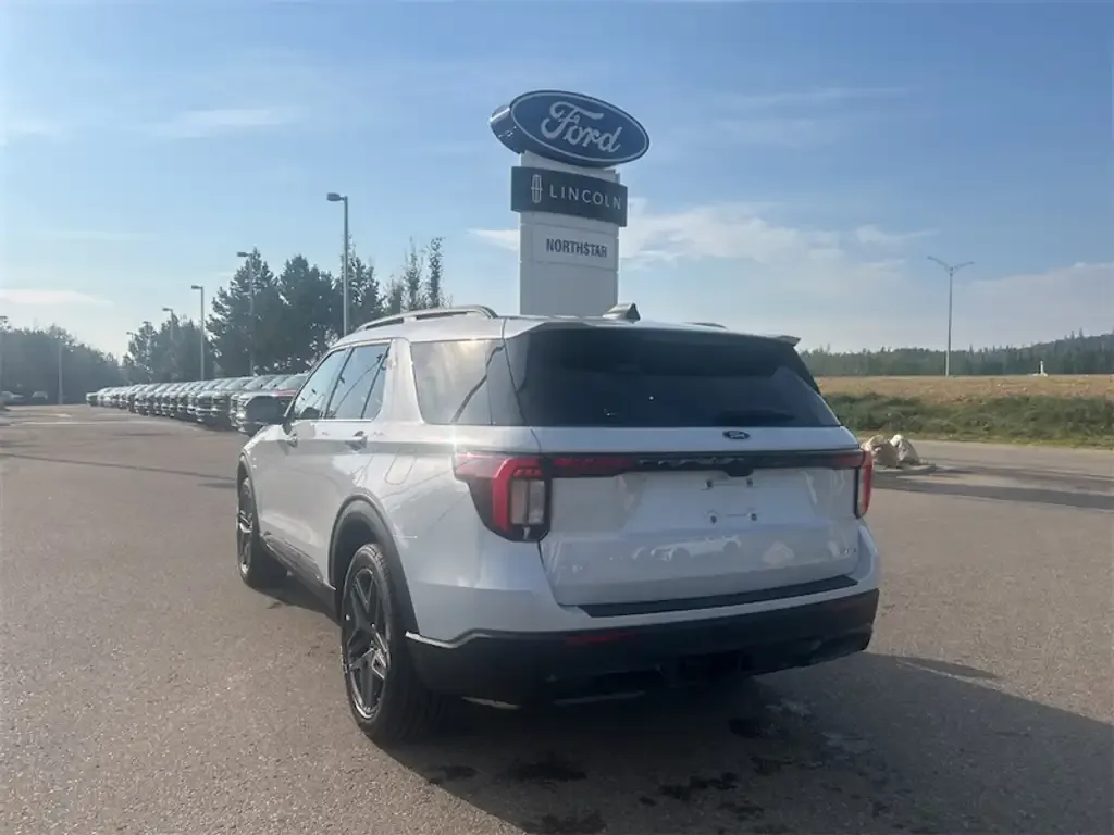 Ford Explorer 2026 photo 3