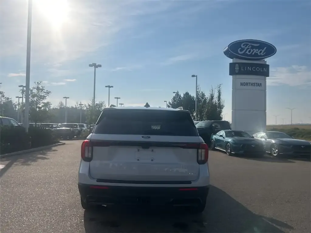 Ford Explorer 2026 photo 4