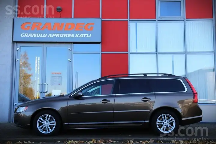 Volvo V70 2013 photo 2