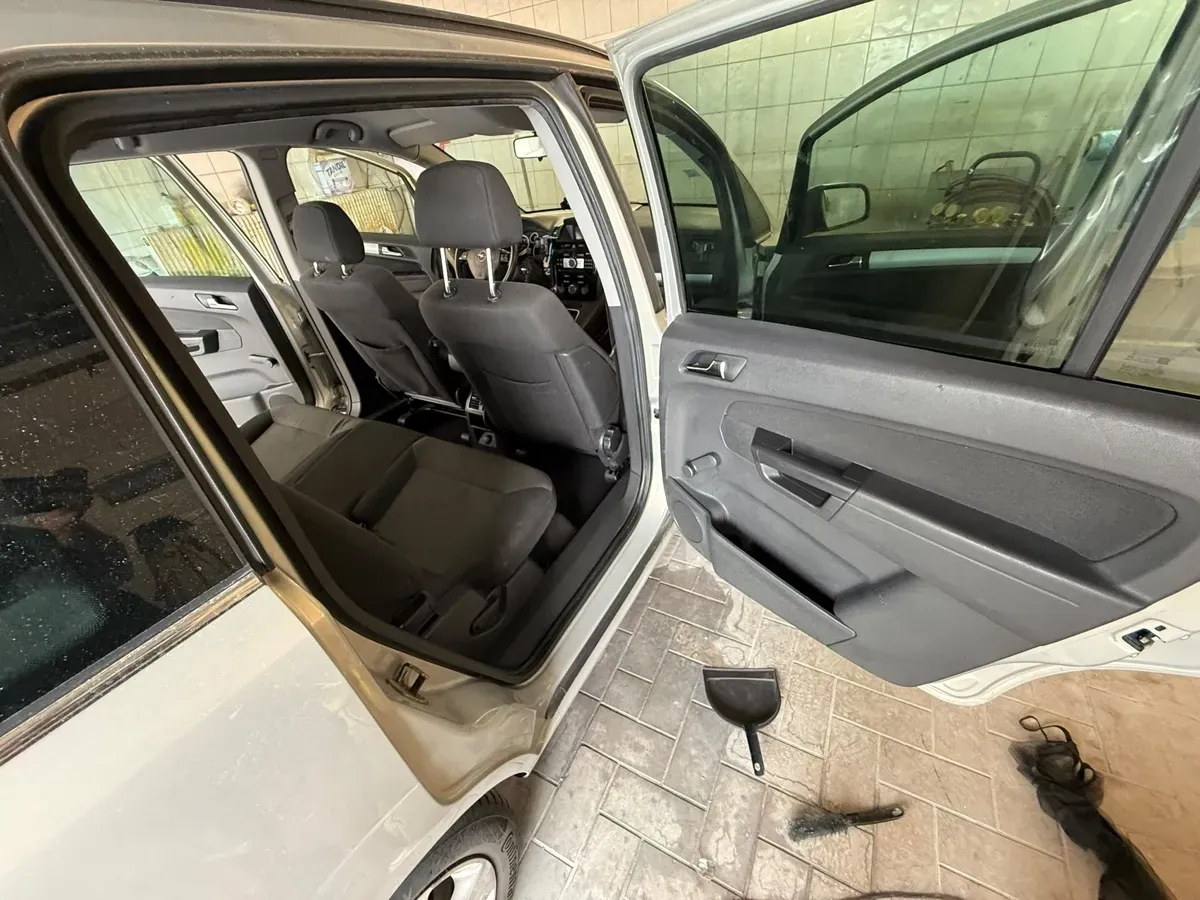 Opel Zafira 2010 photo 2